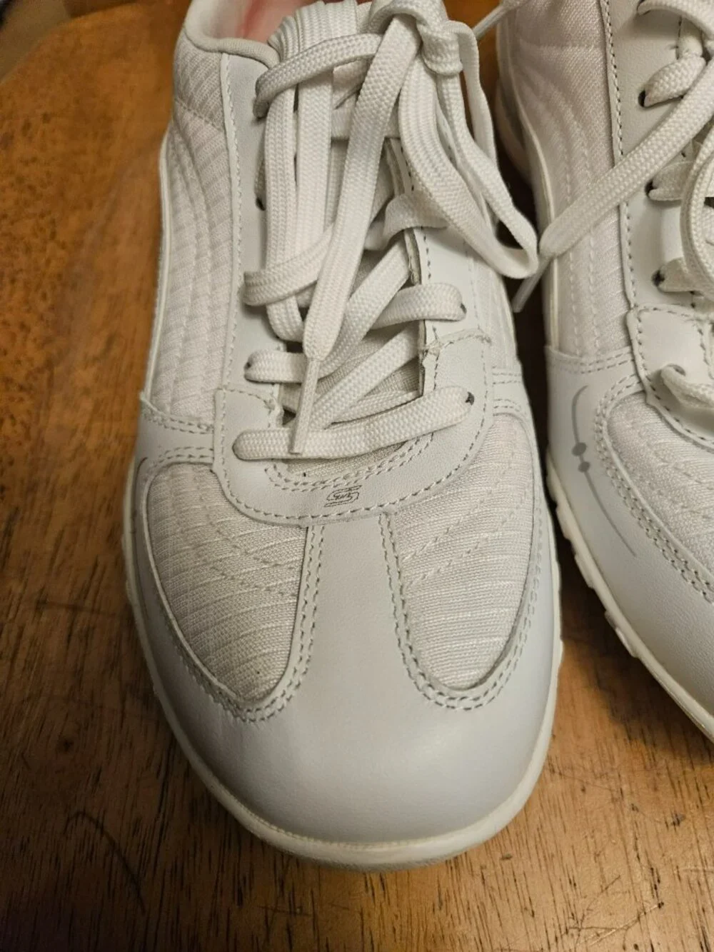 Skechers Relaxed Fit Leather Memory Foam Walking Shoes Womens Size 9 White Gray